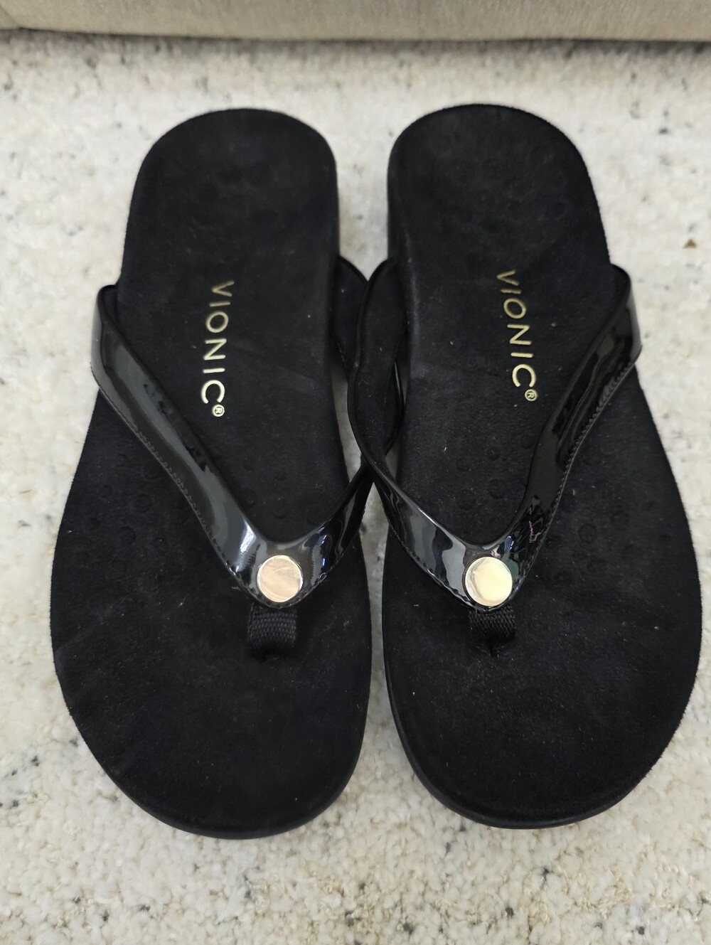 Vionic Size 7 Black Patent Thong Sandals with Gold Accent